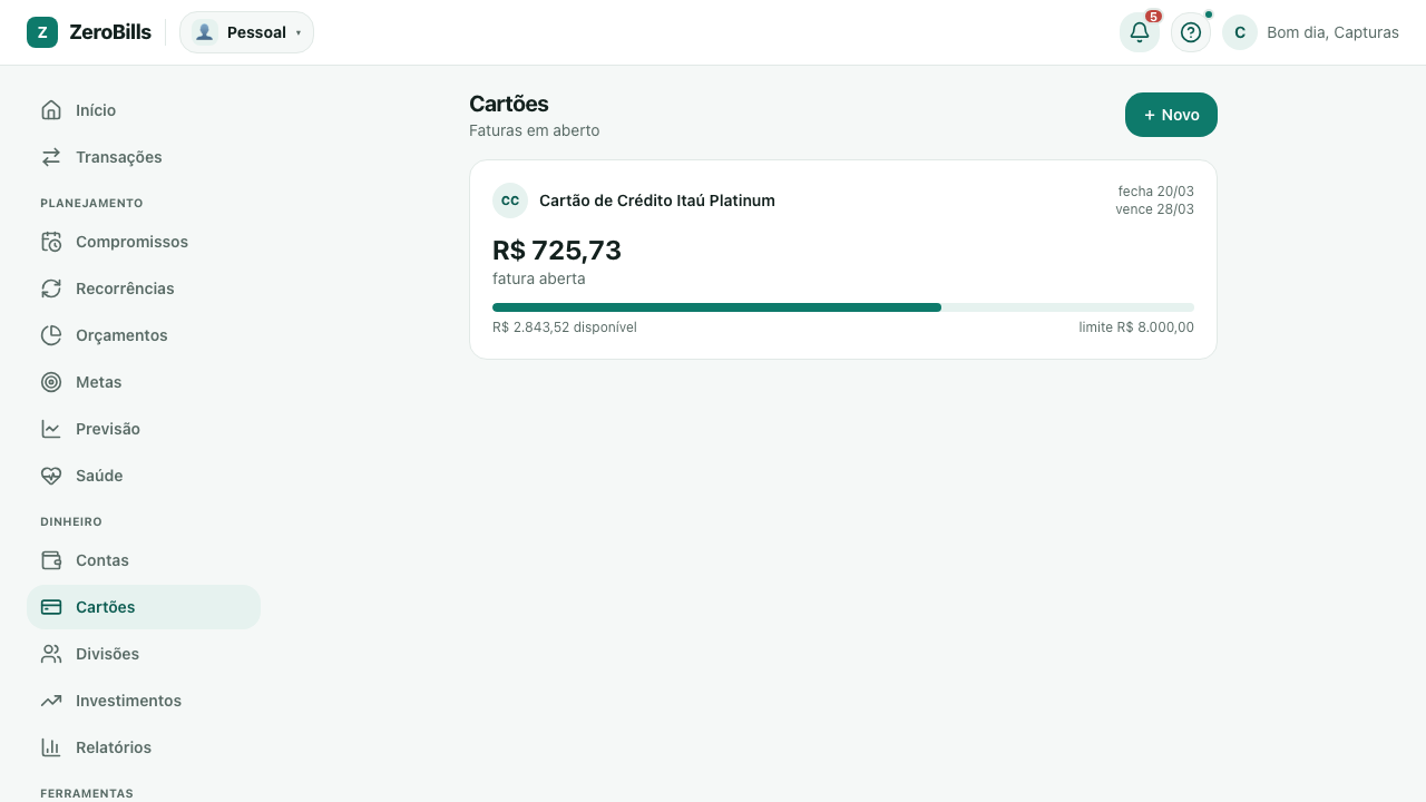 Lista de cartões mostrando a fatura em aberto, os dias de fechamento e vencimento e o limite disponível