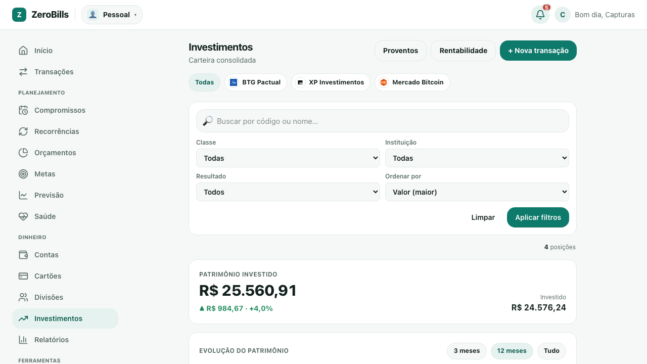 Carteira de investimentos com um atalho por instituição, a barra de filtros e o patrimônio investido ao lado do total aportado