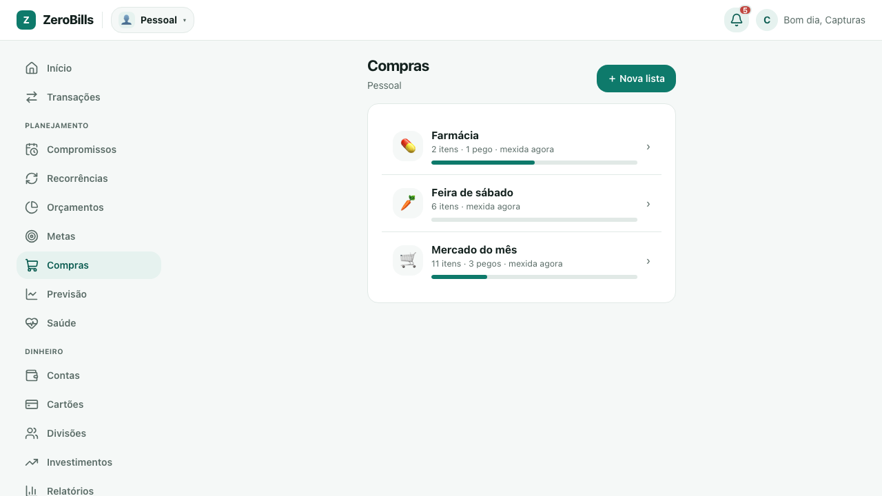 Tela Compras com três listas: Mercado do mês, Feira de sábado e Farmácia, cada uma com o número de itens, quantos já foram pegos e uma barra de progresso.